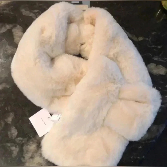 LC Lauren Conrad Accessories - LC Lauren Conrad Faux Fur Ivory Stole Scarf